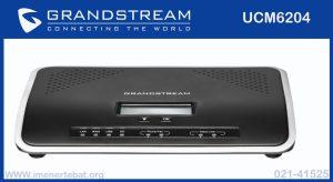 در این تصویر محصول مرکز گرنداستریم UCM6204 دارای رنگ مشکی را مشاهده می کنید
